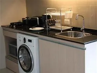 מלון Park Village Serviced